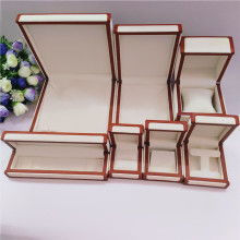 義烏明輝工藝包裝廠 專業(yè)珠寶盒、首飾盒、禮品及橡膠制品生產(chǎn)商